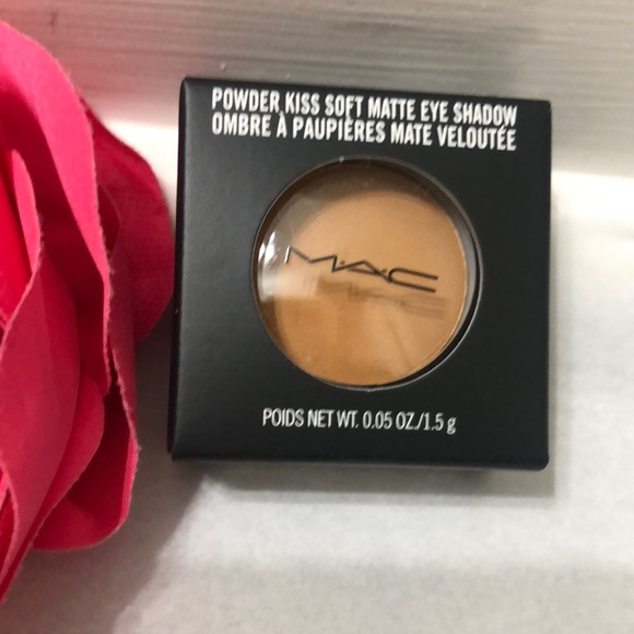 New MAC Powder Kiss Soft Matte Eye Shadow THESE BAGS ARE DESIGNER NIB - Picture 2 of 3